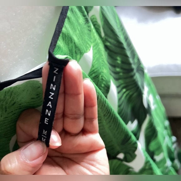 Relax green banana leaves maxi dress. - Picture 6 of 7